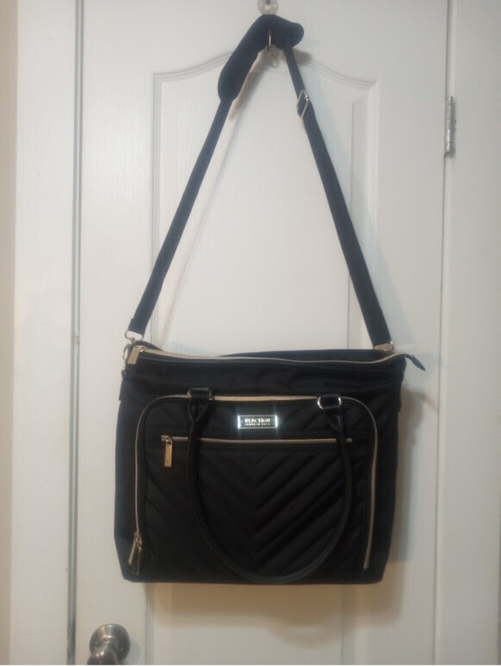 Black Reaction Kenneth Cole Multi‑Compartment Shoulder Bag GUC